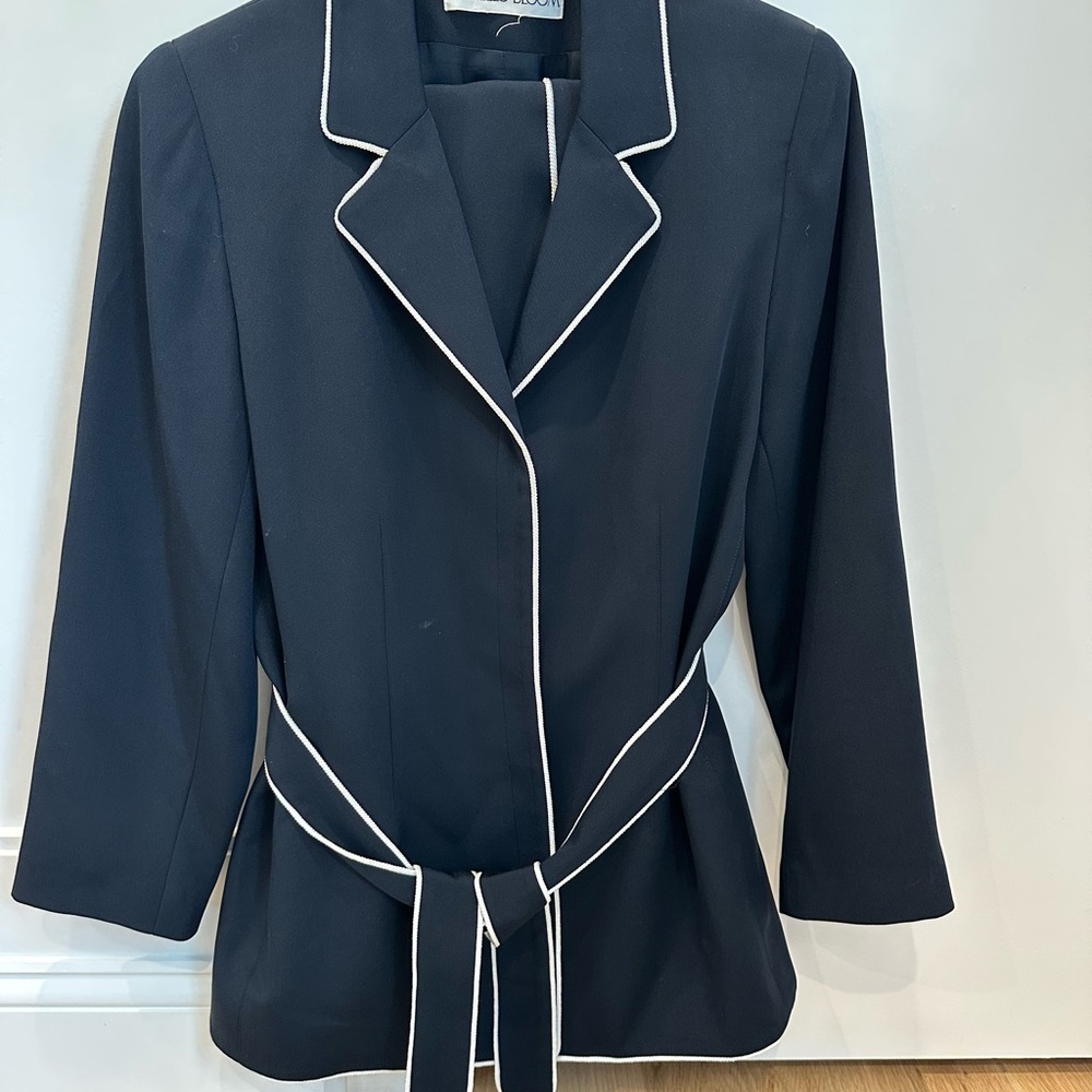 Noviello-Bloom 2-piece vintage suit, size 10